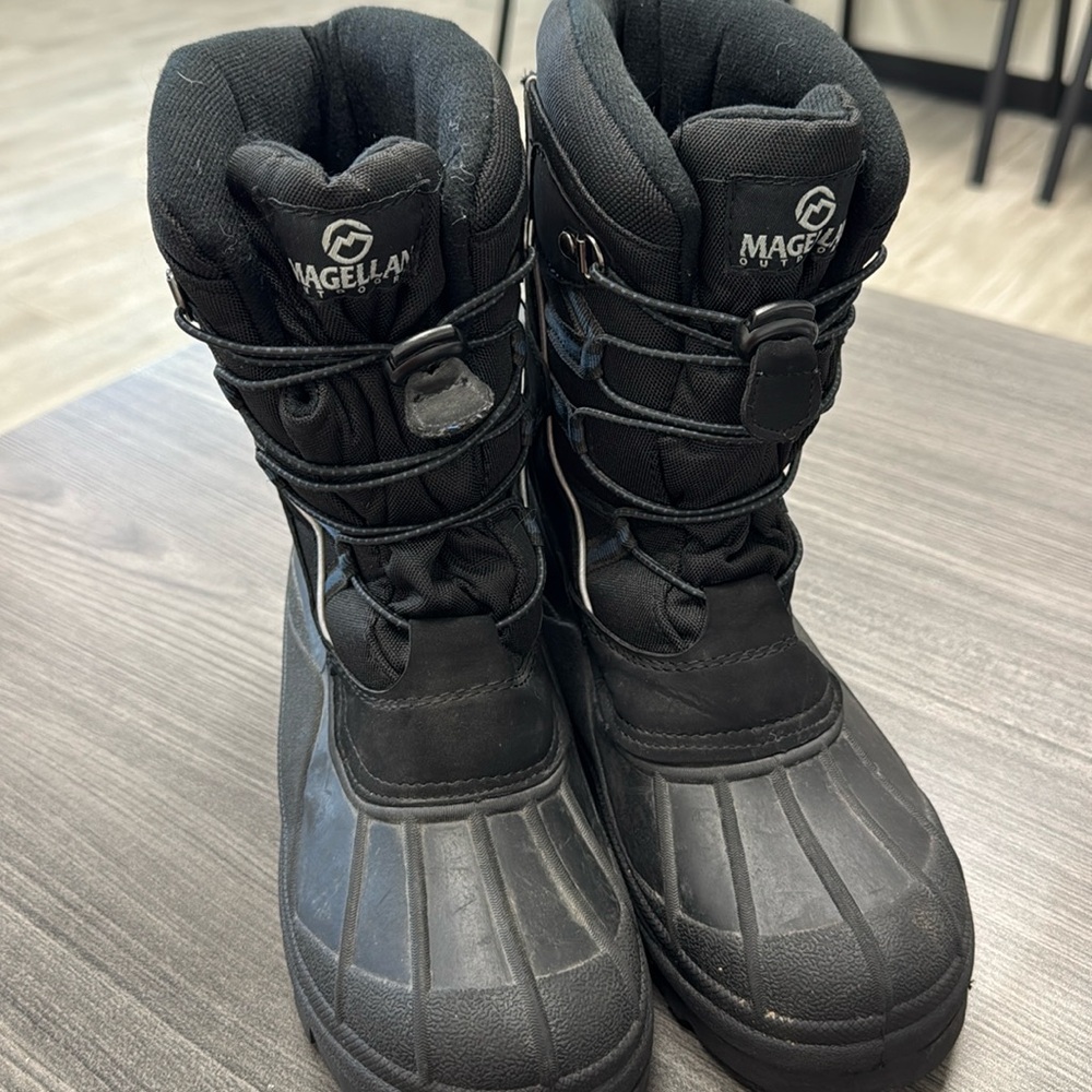 Magellan Outdoors Snow Boots Boys Size 5